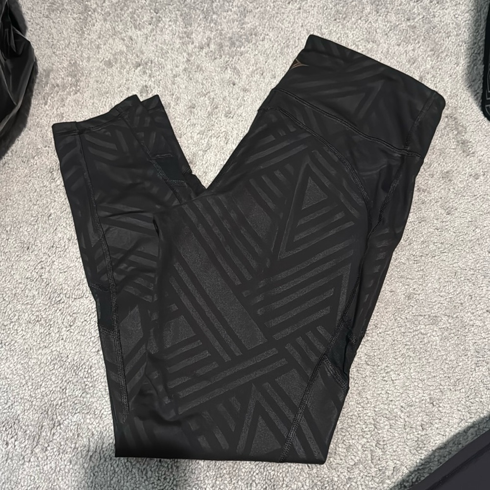 Old navy black geometric leggings medium